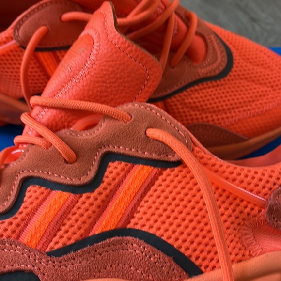 Adidas Sneaker (Men’s) - Picture 2 of 4